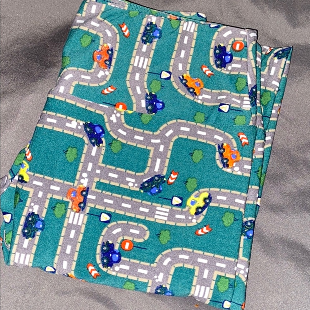 ONE SIZE LULAROE RACE TRACK LEGGINGS